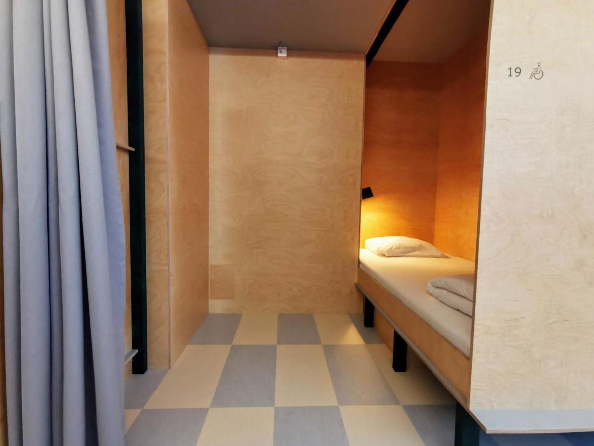 Green Marmot Capsule Hotel Zuerich Εξωτερικό φωτογραφία